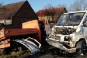 Accidentele se ţin lanţ în Timiş! Incident rutier cu victime multiple după impactul dintre două autoutilitare