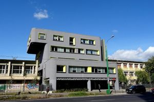 VIDEO Reparaţii la corpul A şi la sala de sport a Colegiului Naţional ,,Dr. Ioan Meşotă” din Braşov