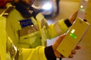 Două ACCIDENTE rutiere provocate de şoferi BĂUȚI