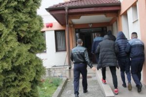 DUPĂ FURT, A DAT-O LA PACE