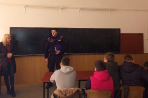 Ziua Internaţională a Nonviolenţei în Școli marcată de jandarmi şi peste 100 de elevi