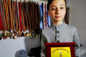 Zeci de medalii pentru un puşti de 12 ani. Andrei Victor Petrovici, campion în mai multe ţări