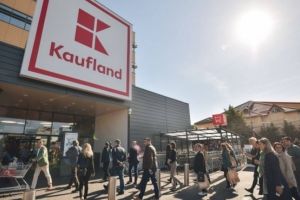 Un mare lanţ de hipermarketuri creşte considerabil salariile şi angajează 1.000 de oameni