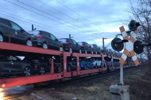 Pericol la o trecere de cale ferată din Timiş. Semnalizarea joacă feste