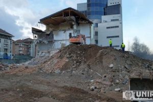 FOTO, VIDEO| Clădirile vechi din centrul municipiului Alba Iulia, DEMOLATE. Noul magazin Lidl va fi construit în locul lor