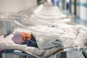 Bebeluşi injectaţi cu morfină de o infirmieră – Femeia a fost arestată