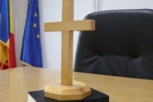 Medici ardeleni trimişi în judecată pentru 1.843 de acte materiale de fals!