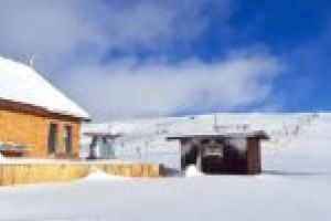 Zăpadă la munte! Sunt aşteptaţi turiştii în weekend