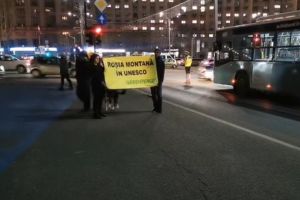 Protest in Piata Victoriei. Se scandeaza pentru Rosia Montana (video)
