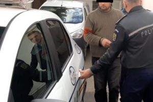 FEMEIE DE 54 DE ANI, VIOLATĂ LA DOMICILIU