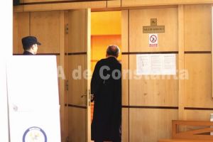 Mama a doi copii, unul dintre ei bolnav de epilepsie, adusa la disperare de concubin. A fost emis un ordin de protectie 