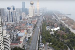 VIDEO. Wuhan, oraşul-fantomă. 11 milioane de oameni baricadaţi în case. 10 imagini şocante