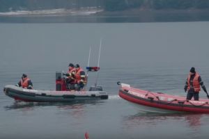 VIDEO – Exerciţiu de salvare la Firiza-Maramureş, realizat de scafandrii ISU, în cadrul Conferinţei “Medicina de Urgenţă Azi”