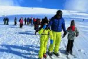 „Zâmbete pe schiuri”, un proiect unic în România. „Autismul este recuperabil! Trebuie să luptăm împreună”