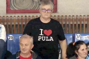 Din Oradea... cu dragoste: O suporteră a echipei de baschet a stârnit senzaţie în arenă