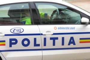 Șofer fără permis, reţinut după ce nu a oprit la semnalul poliţiştilor   