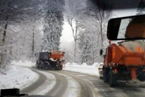 Info trafic: Zapada framantata pe DN 17C si in Pasul Prislop, dar si vizibilitate redusa