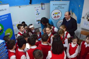 Kituri de robotică din partea Lego, pentru şcoala din Ipoteşti, în urma câştigării unui ...