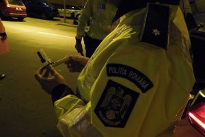 Un bărbat din Bistriţa care a condus drogat şi fără permis, cu canabis în maşină, a fost reţinut