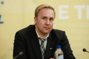 DOVADA că Victor Costache a minţit: e-mailul prin care ministrul cere BANI DE LA STAT pentru clinica privata la care lucreaza