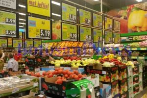 Un hipermarket din Botoşani creşte salariile angajaţilor şi face angajări. Câţi bani vor lua angajaţii