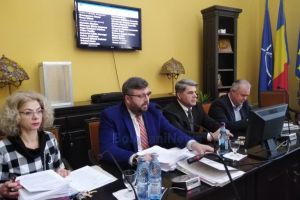FOTO! Prima şedinţă de Consiliu Local din Botoşani cu prefect. Colbu: Cel mai bine cunoşti reprezentanţii UAT-urilor participând la aceste şedinţe