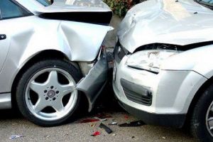 Coliziune auto produsă pe între Ciceu şi Miercurea Ciuc. O persoană a fost rănită