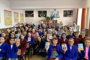 Donaţie de peste 2000 de cărţi în satele din judeţul Suceava