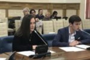 ”Vise” spulberate pentru elevii de la Lenau! Liceenii şi-au spus ”of-ul” în Consiliul Local