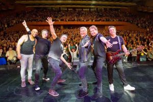 Love is in the Air: Concerte Compact, Direcţia 5 şi Holograf, dar şi unul anti-Valentine’s marchează sărbătoarea iubirii la Oradea