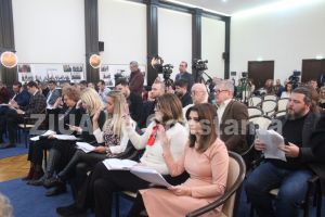 Contre intre consilierii locali PNL si primarul Decebal Fagadau pe tema programului social Respect!