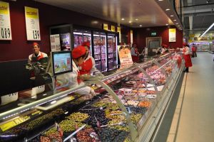 Angajaţii a două supermarketuri din Bistriţa vor avea salarii mai mari