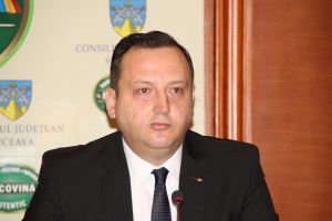 Prefectul avertizează şefii de instituţii să nu mai absenteze de la şedinţele de Colegiu ...