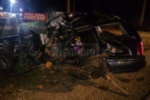Accident cu doi morţi după ce un autoturism a ieşit în faţa unui autocar din Suceava