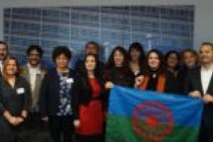 Discuţii la masa rotundă între Nevo Parudimos şi comisarul european pentru Egalitate. Scopul: integrarea minorităţii rome