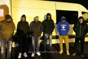 Cinci cetateni din India, depistati ascunsi intr-o autoutilitara la P.T.F. Nadlac II (galerie foto)