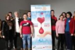 Tineri şi curajoşi! Elevii şi profesorii de la Liceul Tehnologic „Valeriu Branişte” au donat sânge la Spitalul Municipal