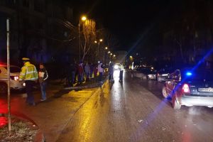 FOTO! Accident pe o stradă din municipiul Botoşani. Cinci maşini au fost avariate, iar şoferii implicaţi au rămas fără permise