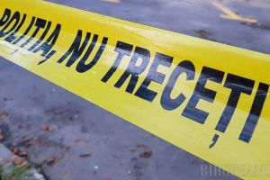 Șocant! Bărbat găsit mort, cu un cuţit în abdomen, în curtea blocului din strada Ronald Reagan