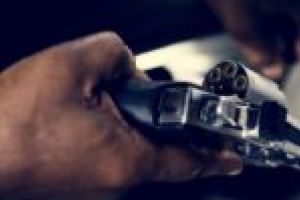 Doi soţi căutaţi pentru crimă au fost prinşi în judeţul Timiş. Bărbatul era înarmat!