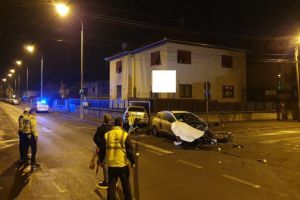 FOTO – Doi răniţi din cauza unei şoferiţe care mergea pe interzis pe strada Mihail Sebastian