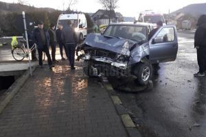 Trei autoturisme implicate într-un accident la Vatra Moldoviţei