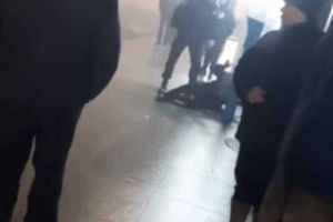 VIDEO revoltător: Un jandarm filmat în timp ce loveşte şi înjură un bărbat în Cluj