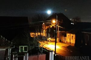 Ochiul lui Sauron. Sistemul de balizaj de pe turnurile CET-ului tulbură somnul locuitorilor din Sântandrei (VIDEO)