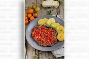 lauraadamache.ro: Ceafa de porc la cuptor cu rosii