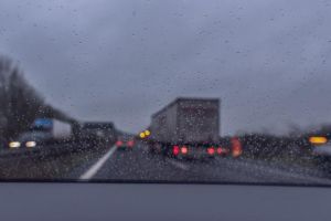Pericol de acvaplanare pe autostrada A1 Sibiu-Deva la Orăştie