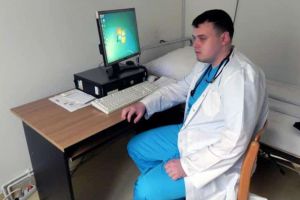 Un medic originar din Cugir se alătura tinerilor specialişti din spitalul de la poalele Drăganei