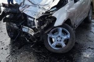 Eveniment rutier pe  DJ 687. Un autoturism s-a izbit de un copac. Un copil de 13 ani a murit (galerie foto)  