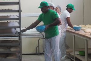 S-au răzgândit! Patronii brutăriei din Ditrău spun că brutarii din Sri Lanka vor face în continuare pâine