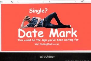 770 de pretendente! Un bărbat din Marea Britanie şi-a plătit o reclamă pentru a-şi găsi iubită